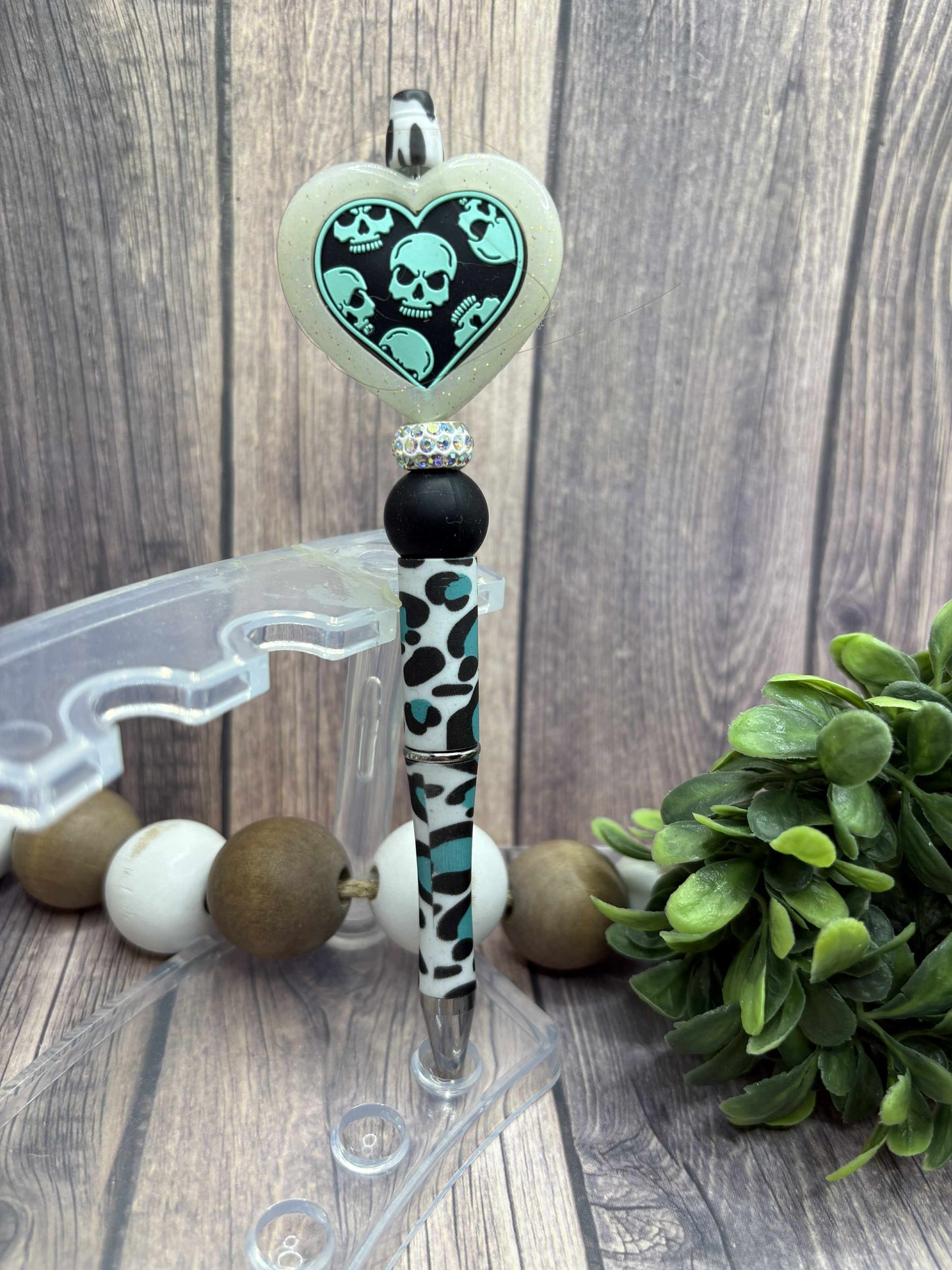 Glow in the Dark Skull Beaded Ink Pen