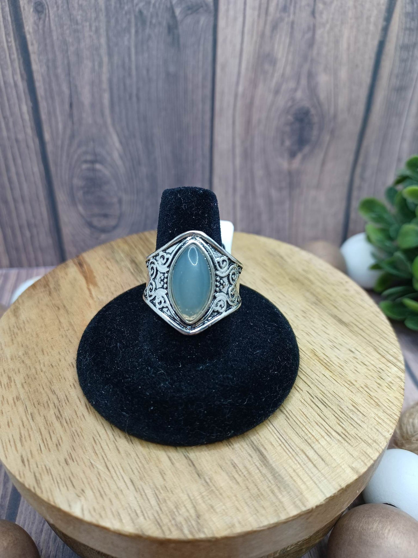 Silver Ring w/ Filigree Design & Opalescent Center Rhinestone - Size 10