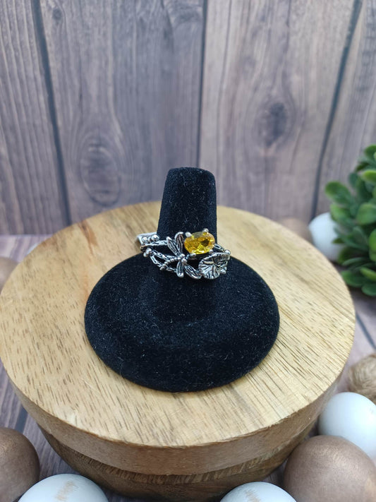 Silver Ring w/ Dragonfly, Leaves, & Yellow Rhinestone - Size 9