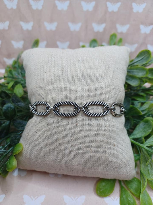 Silver Textured Oval Chain Style Bracelet