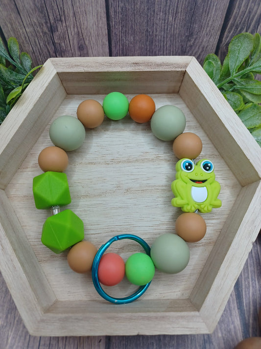 Green Beaded Frog Wristlet