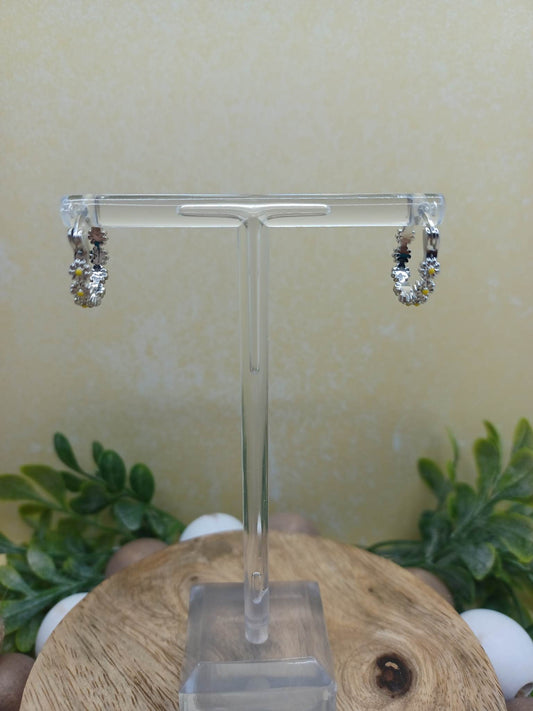 Dainty Silver Earrings w/ Daisy Flowers