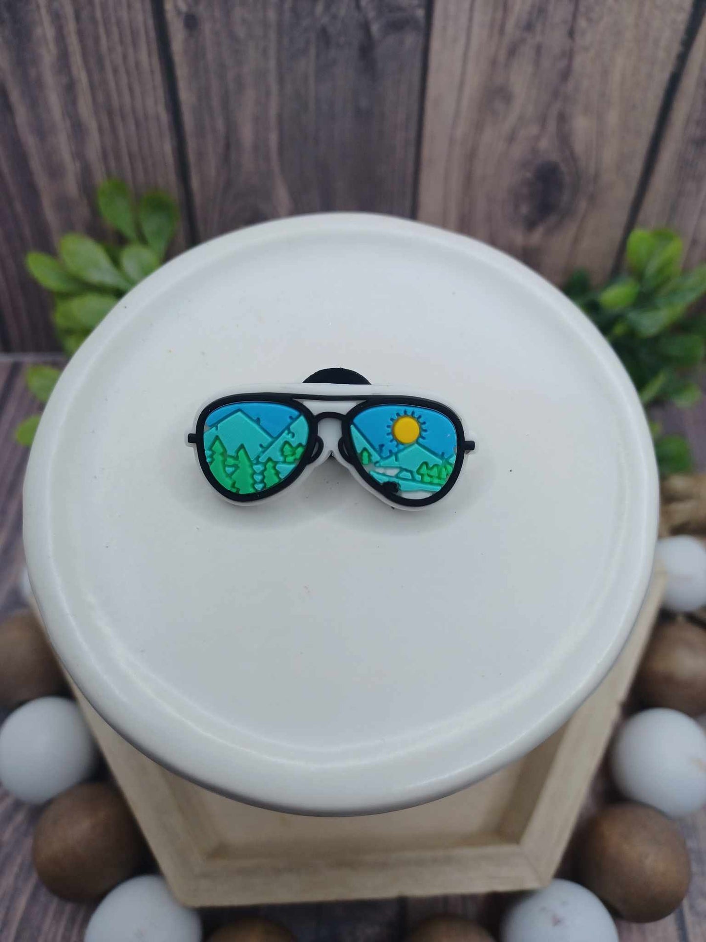 Sunglasses w/ Mountain View Shoe Charm Accessory