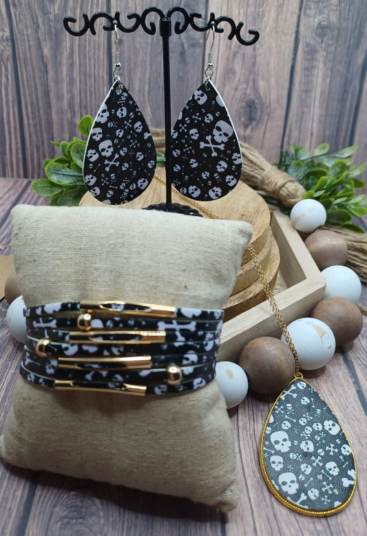 Black & White Halloween Skull Patterned Set