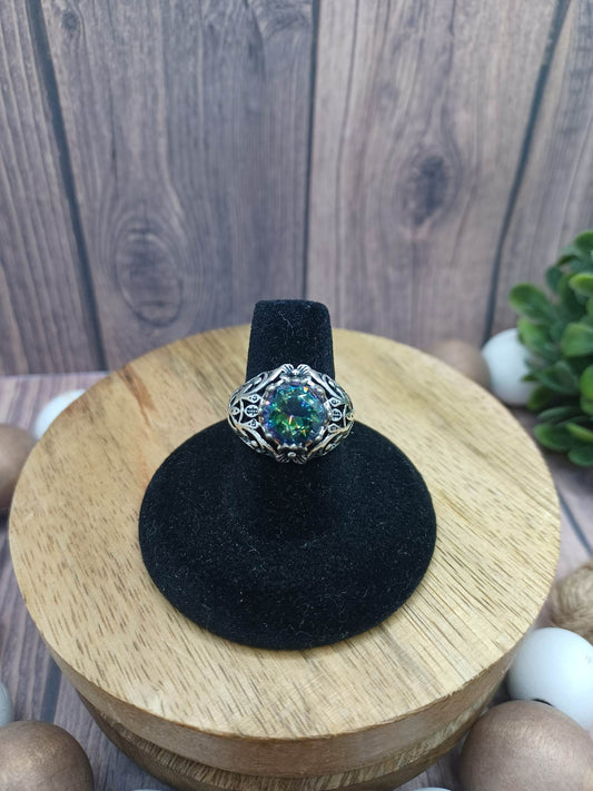 Silver Ring w/ Vinery Design & Oil Spill Rhinestone - Size 7