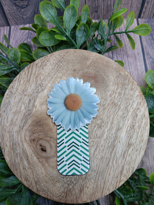 White Daisy Magnetic Bookmark