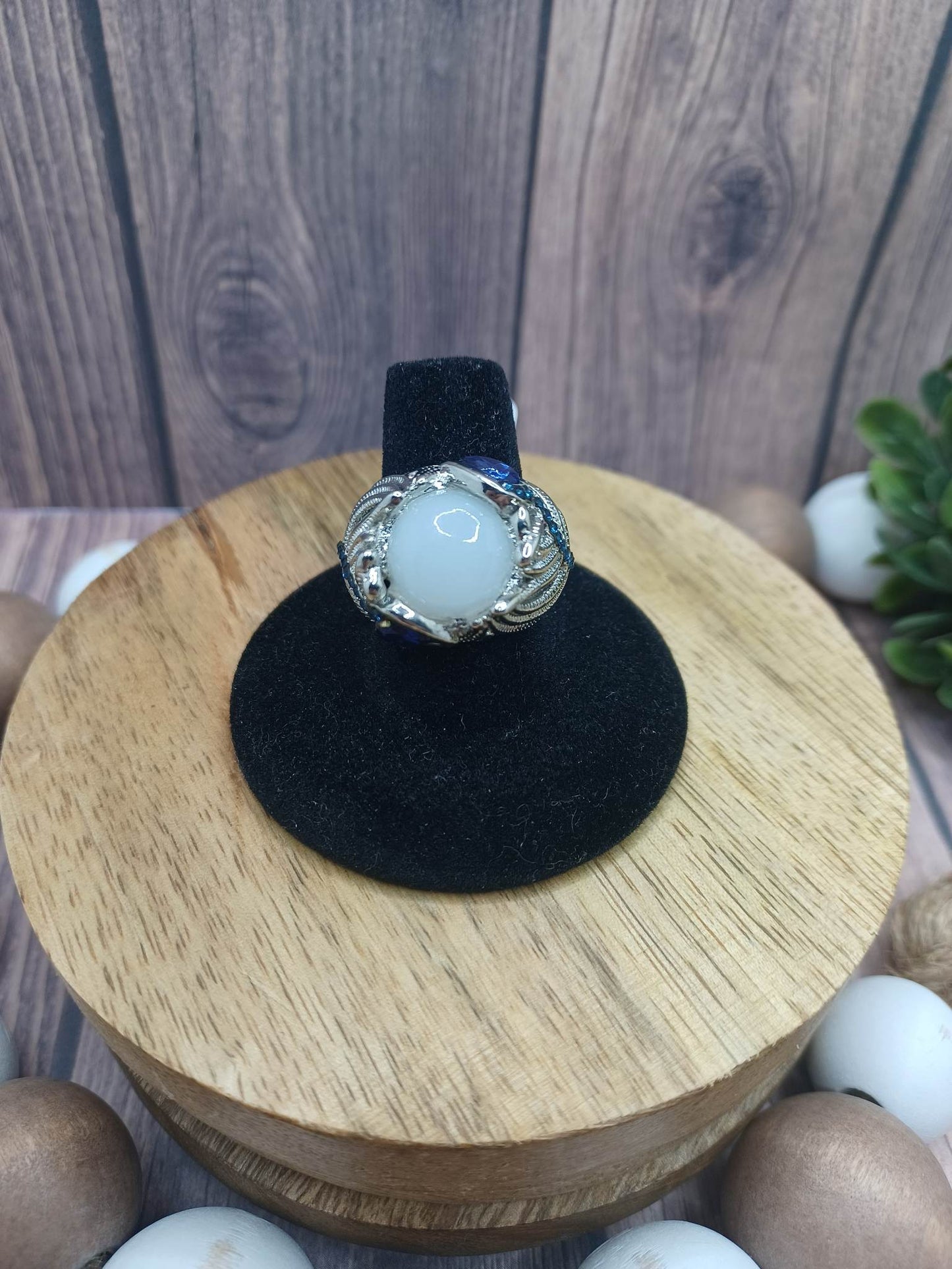 Silver Ring w/ White Center Stone & Blue Rhinestone Detail - Size 7.5
