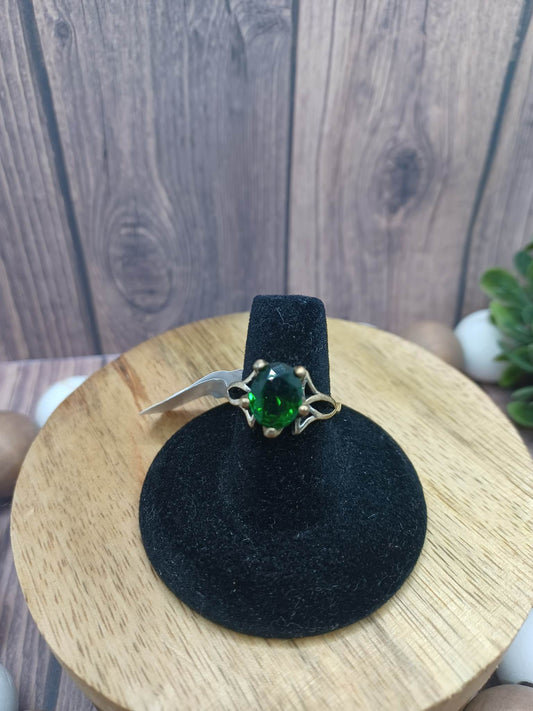 Brass Ring w/ Green Circular Cut Rhinestone - Size 7