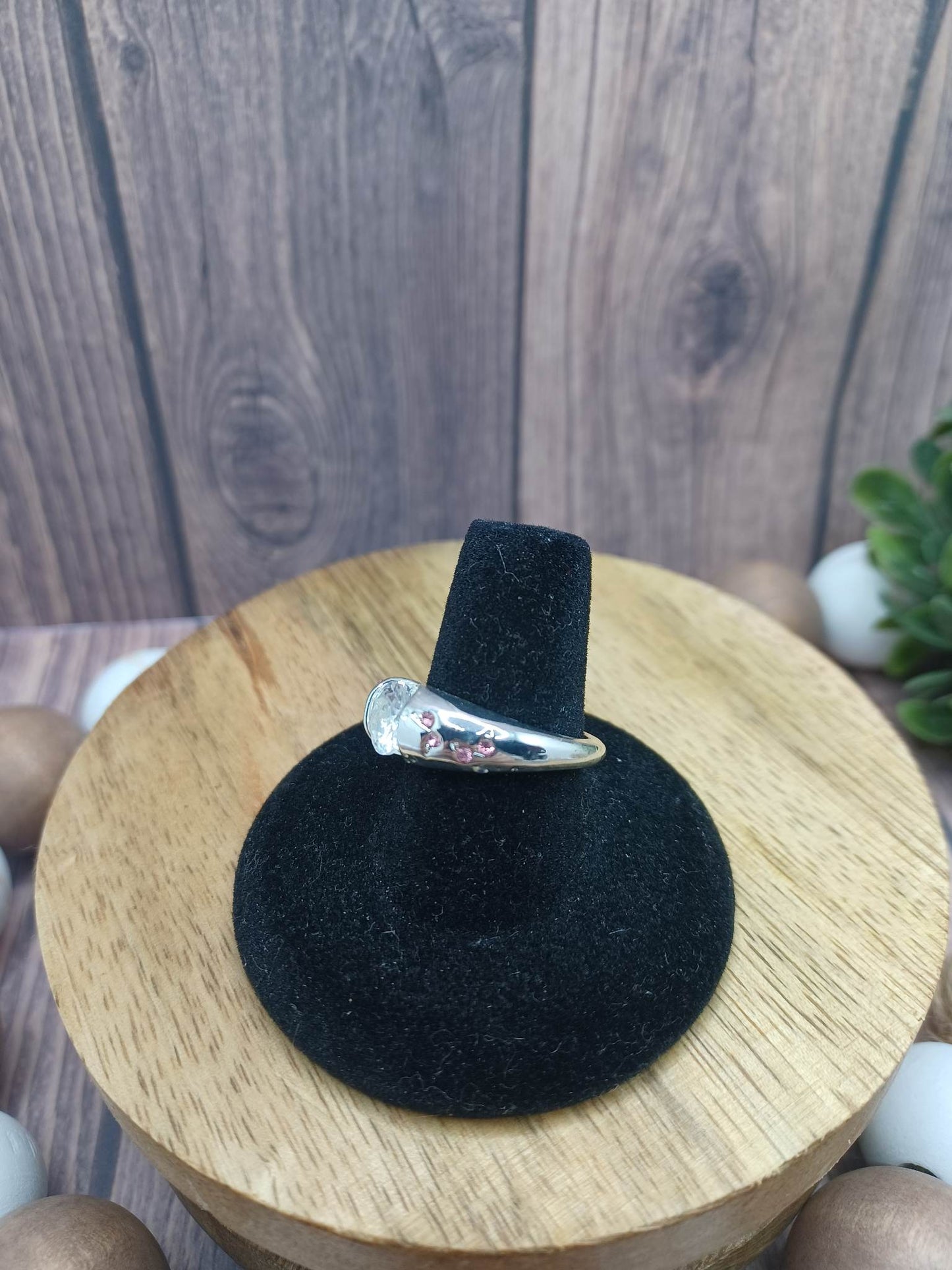 Silver Ring w/ White Center Rhinestone & Pink Rhinestone Accents - Size 7