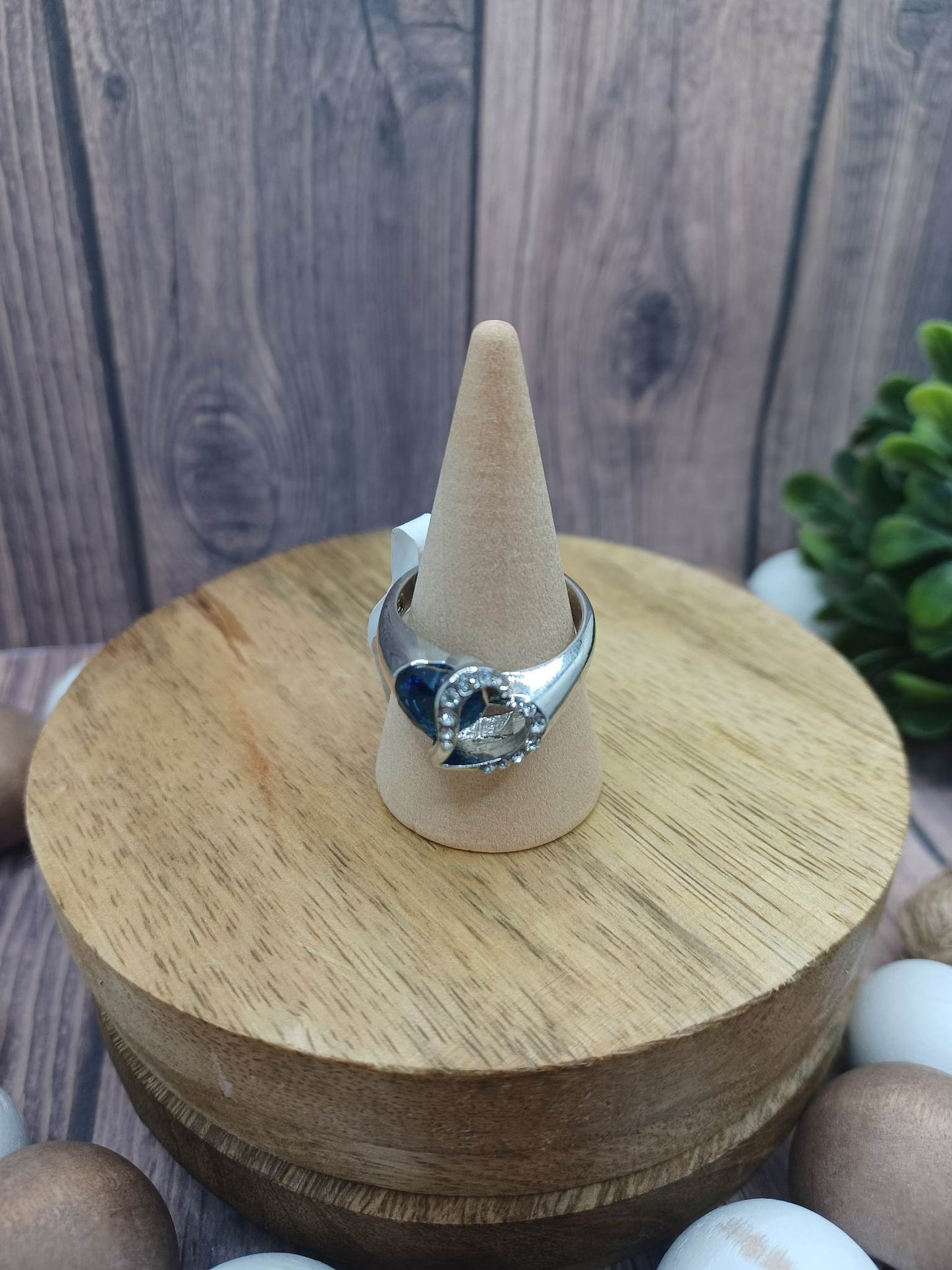 Silver Ring w/ White Rhinestones & Hearts - Blue Rhinestone Center - Size 7.5