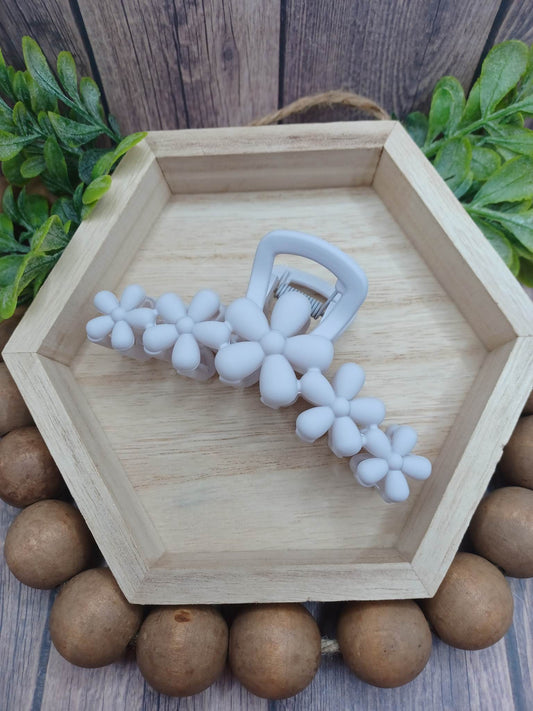 Off White Flower Jaw Clip