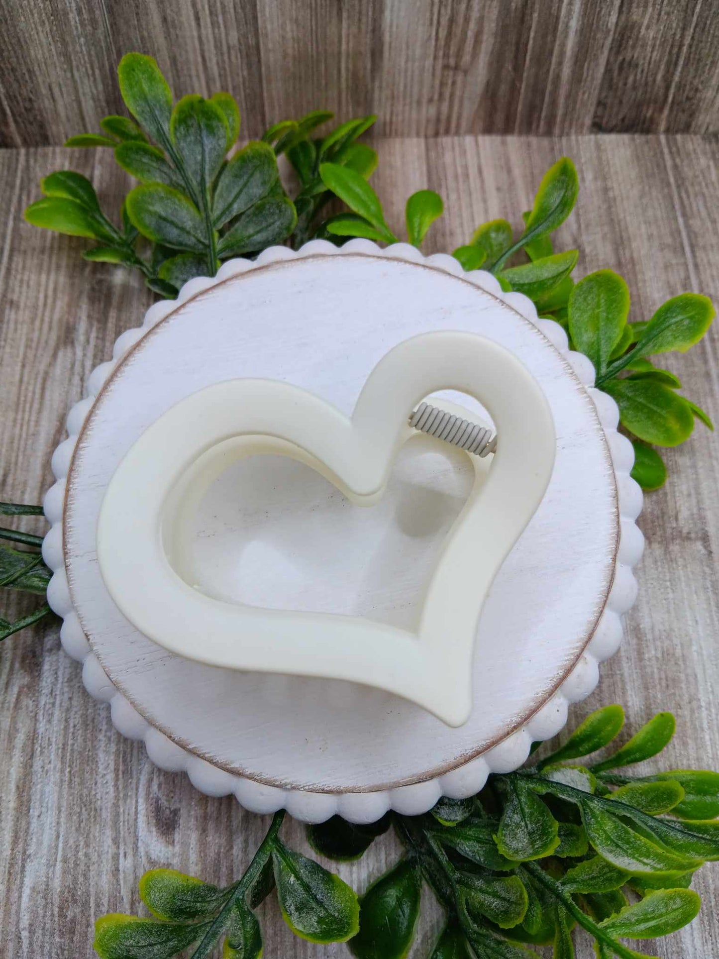 White Heart Hair Claw Clip