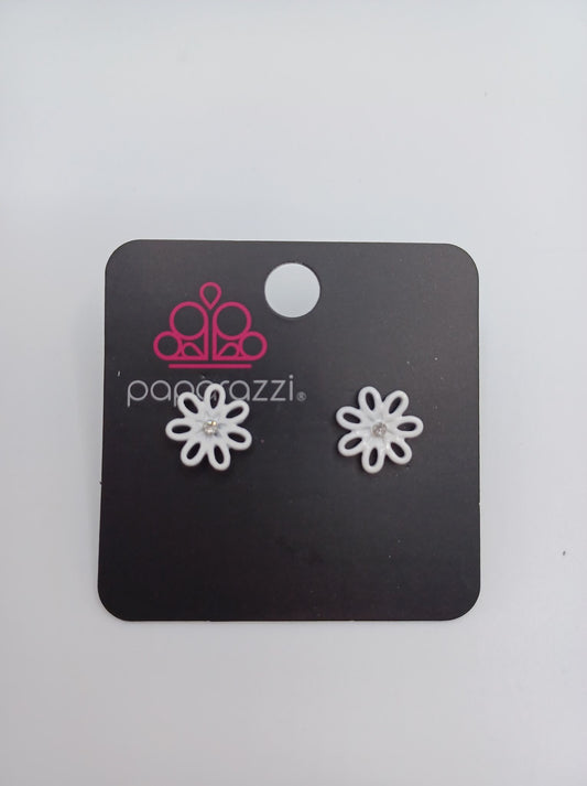 White Flower Earrings w/ Rhinestone