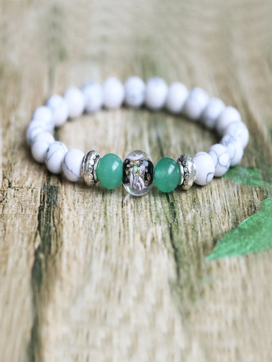 White Crackle Stretch Bracelet with Green Bead Detail