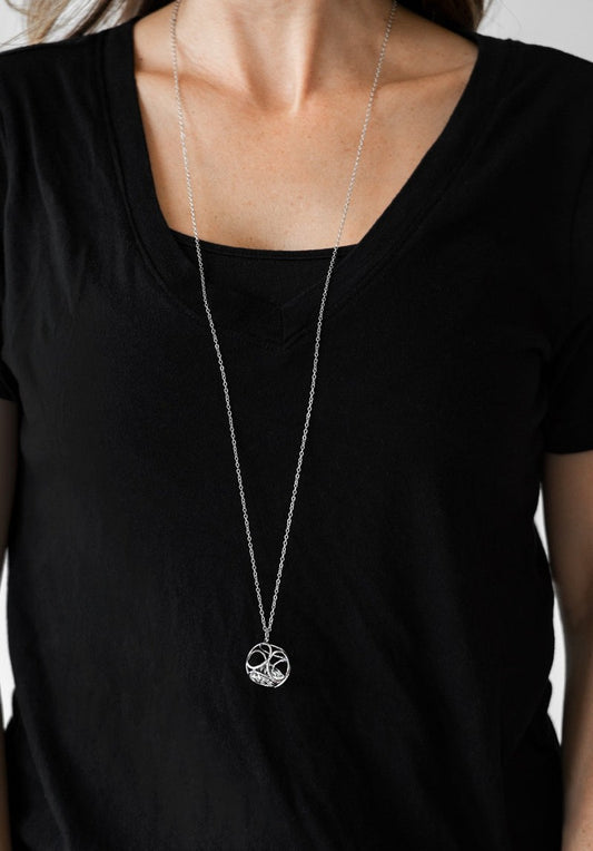 Silver Necklace w. Rhinestone Pendant