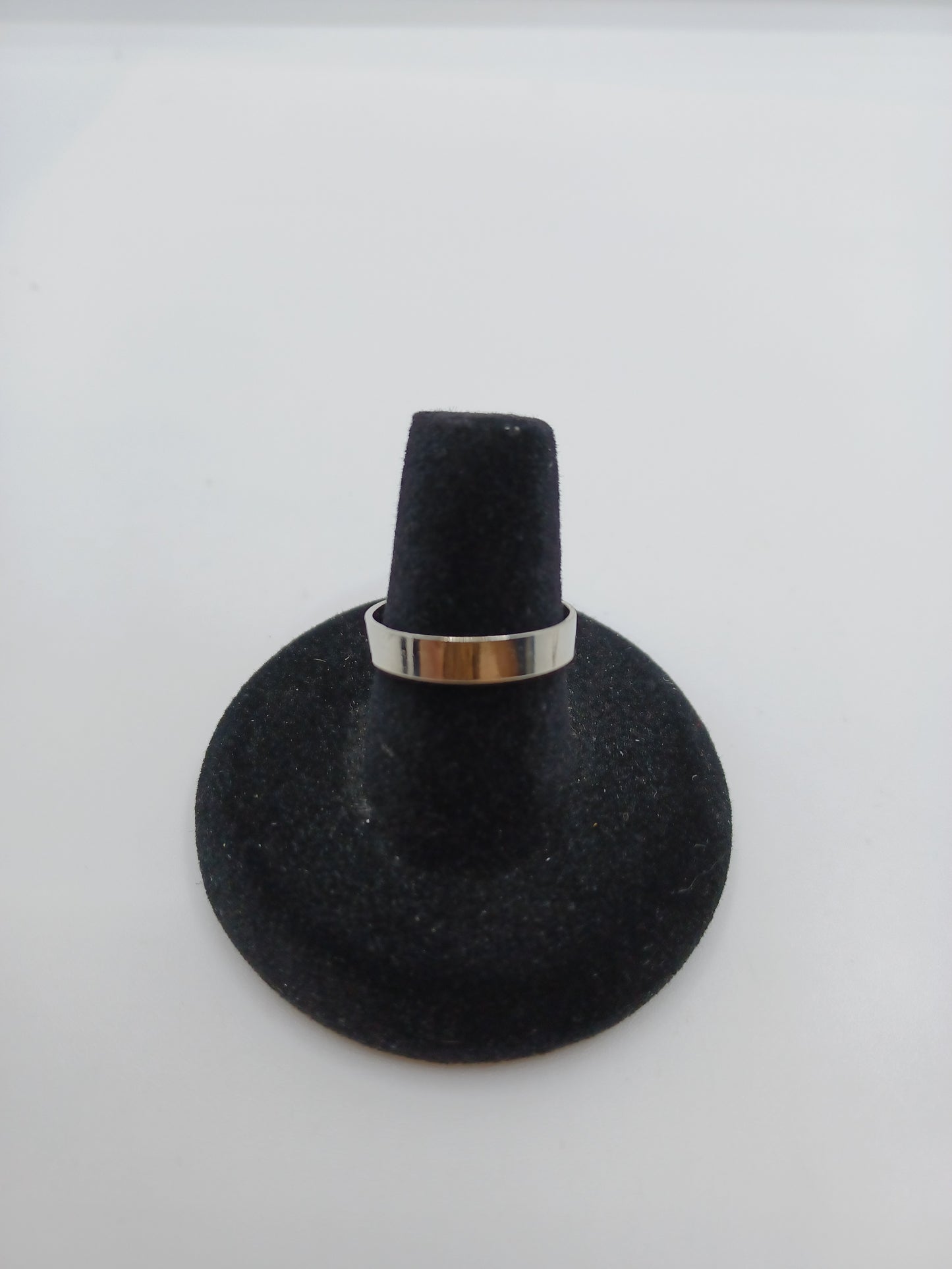 Silver Band Style Ring with Sleek Detail