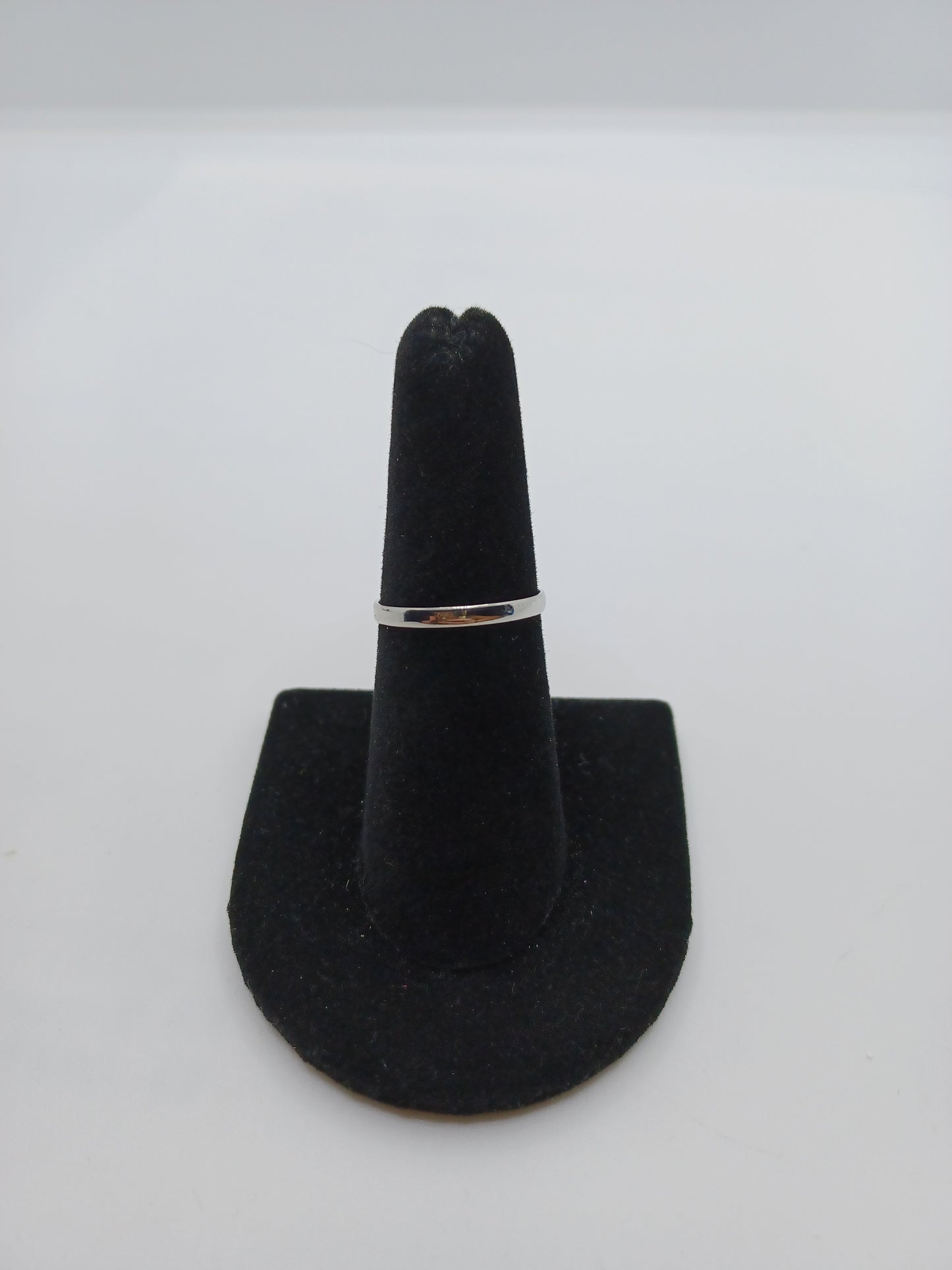 Silver Thin Banded Ring w/ Sleek Detail