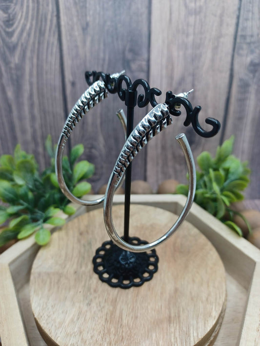 Silver Rounded Earrings w/ Feather Style Etching